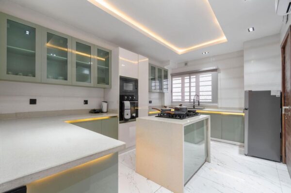 Luxury 2 bedroom apartment - Image 4